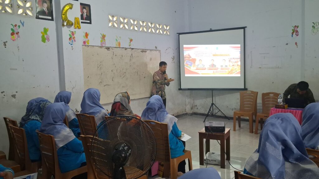 Dosen PGSD FKIP Universitas Bengkulu Dampingi Guru MI Ja-Alhaq Mengembangkan Media Pembelajaran Interaktif Berbasis Etnomatematika