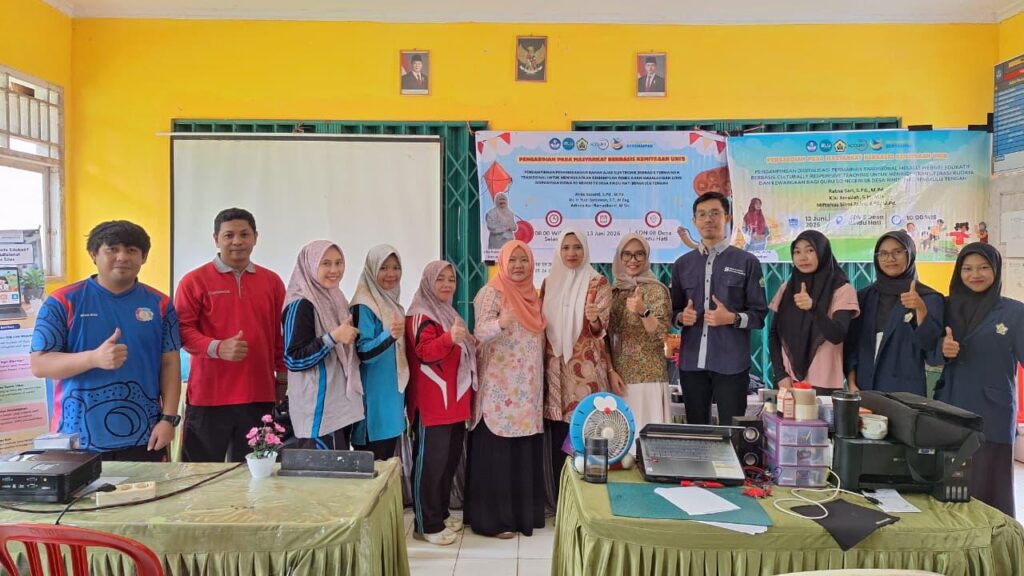Dosen dan Mahasiswa Gelar Pendampingan Pengembangan Bahan Ajar Elektronik Berbasis Permainan Tradisional di SDN 08 Rindu Hati 